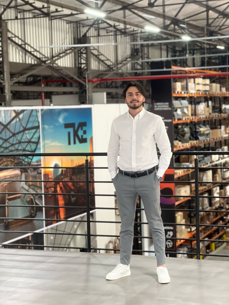 Lucas Lima no centro de distribuição Lapa da TKE, em São Paulo